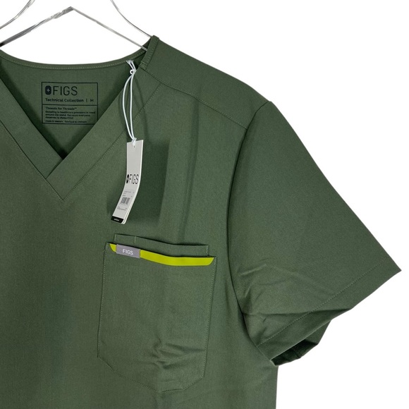 FIGS Men's Leon Three Pocket Scrub Top Moss Green with Contrast Medium - Picture 2 of 6